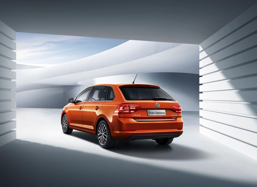  Volkswagen Gran Santana 2015 года  (фото 4 из 13)